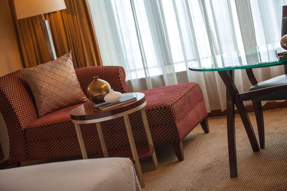 Renaissance Wuhan Hotel Екстер'єр фото