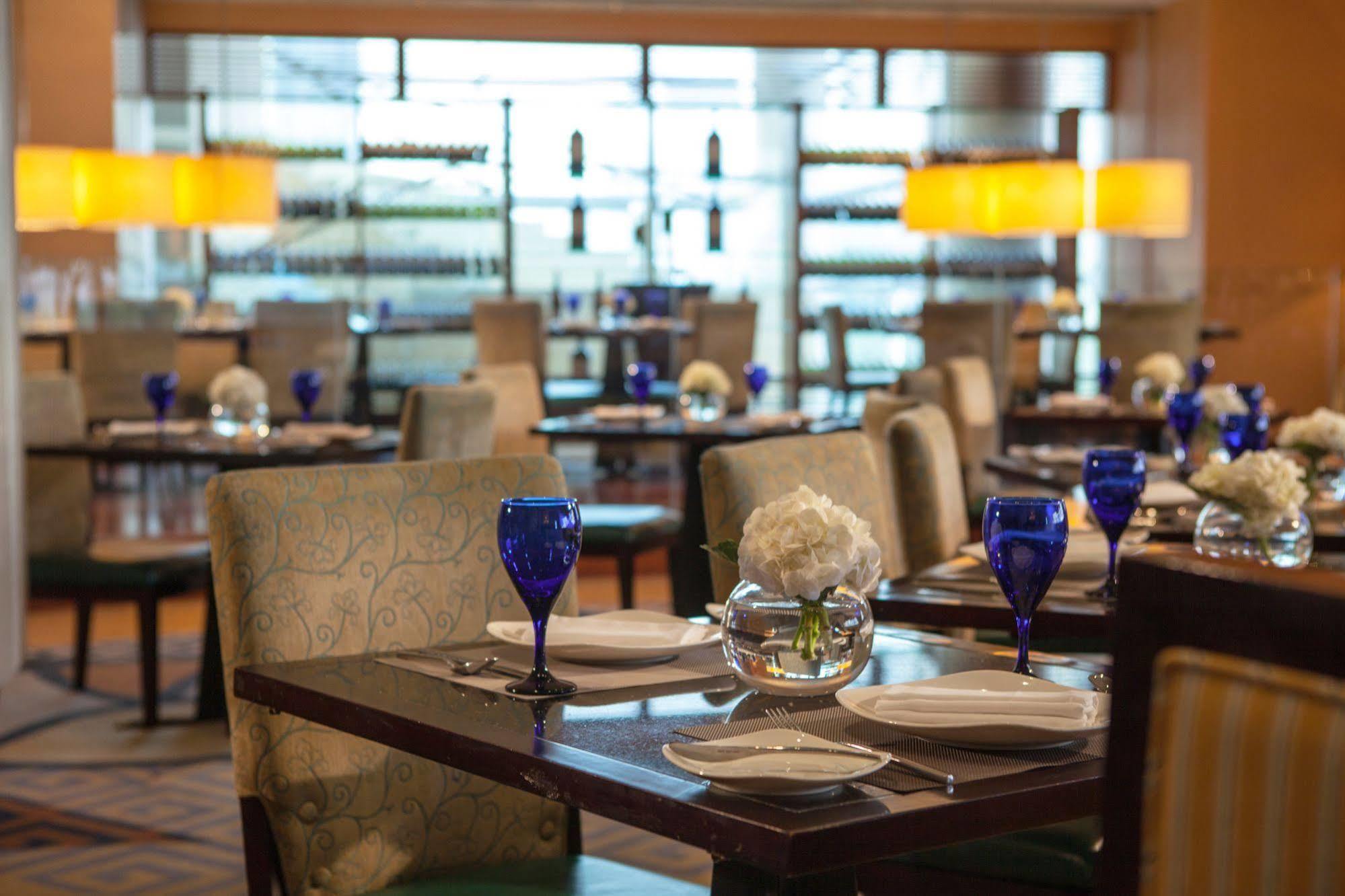 Renaissance Wuhan Hotel Екстер'єр фото